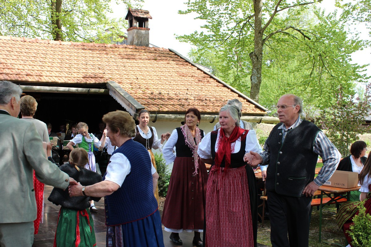 Familien-Volkstanz