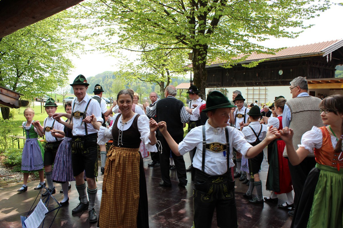 Familien-Volkstanz