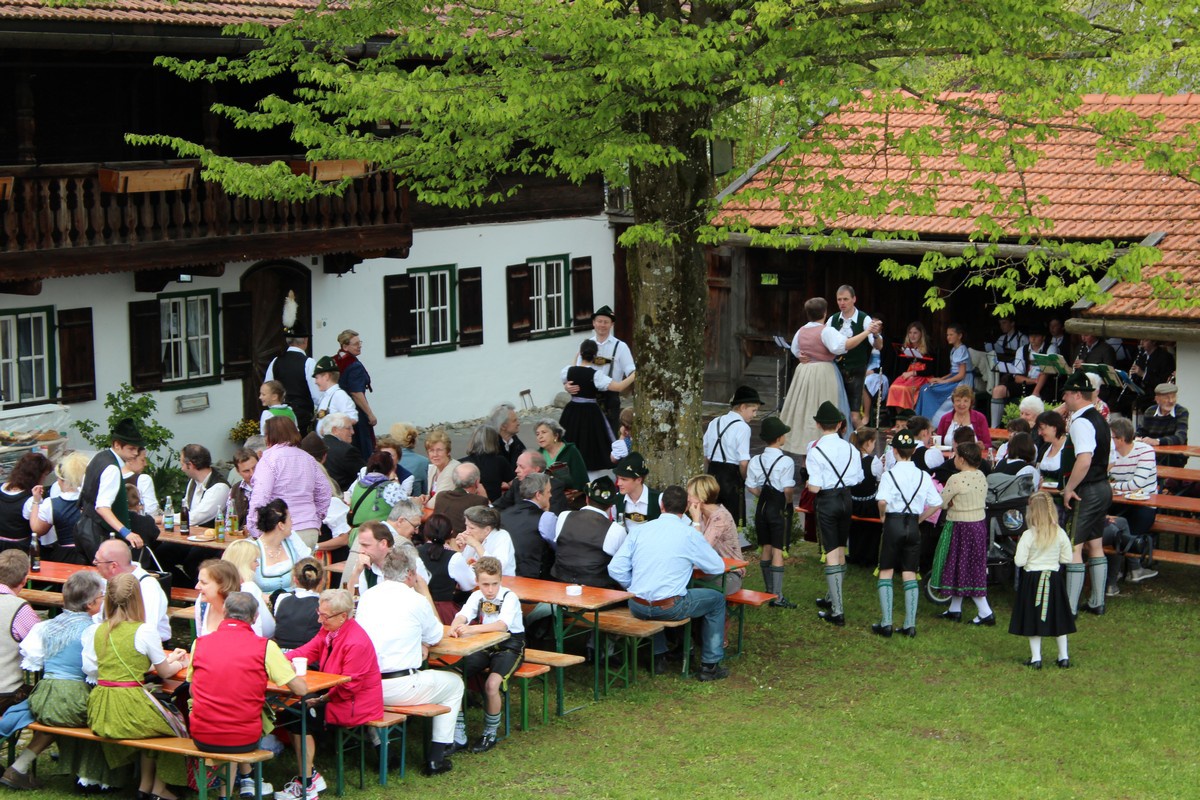 Familien-Volkstanz
