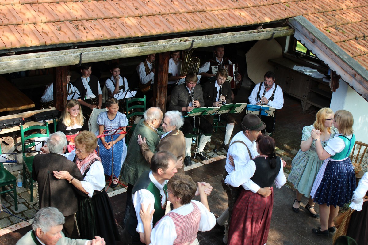 Familien-Volkstanz