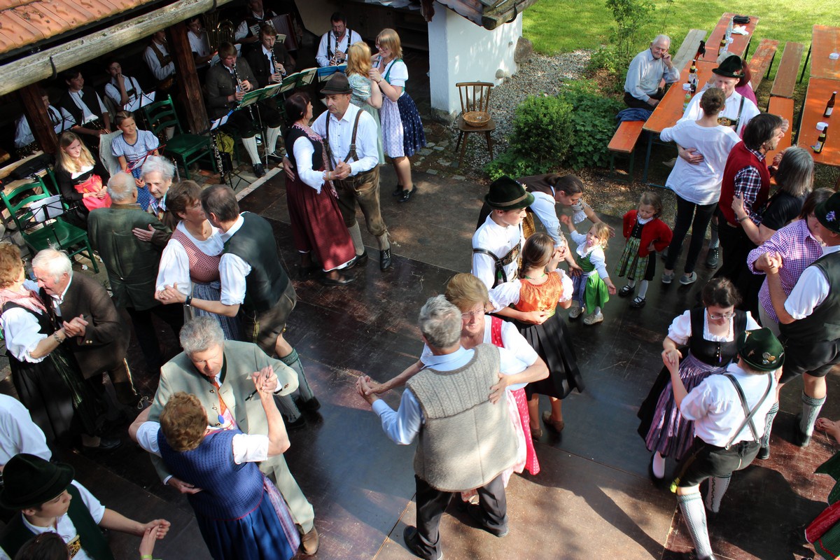 Familien-Volkstanz