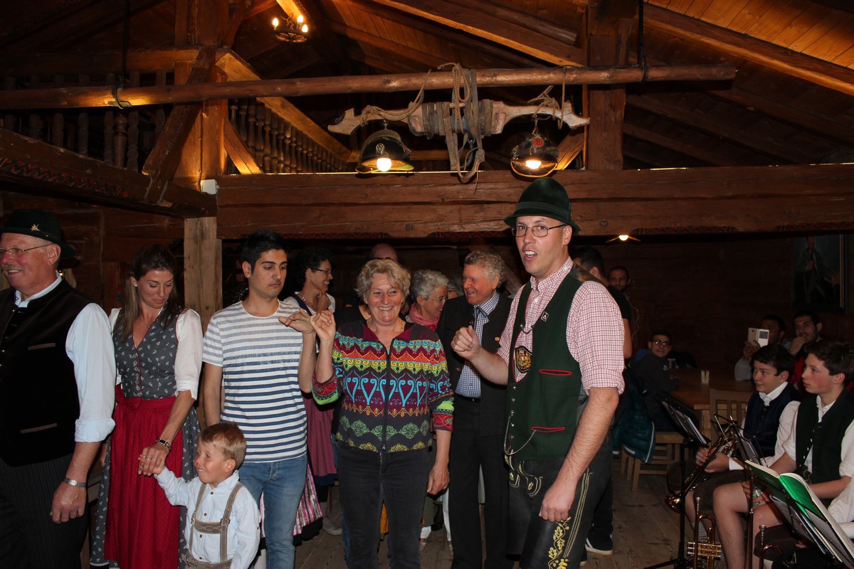 Familien-Volkstanz