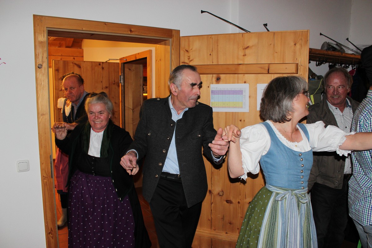 Familien-Volkstanz
