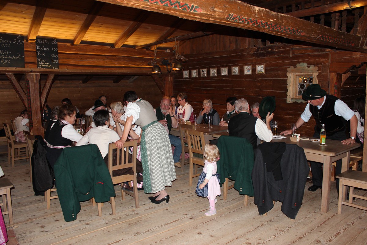 Familien-Volkstanz